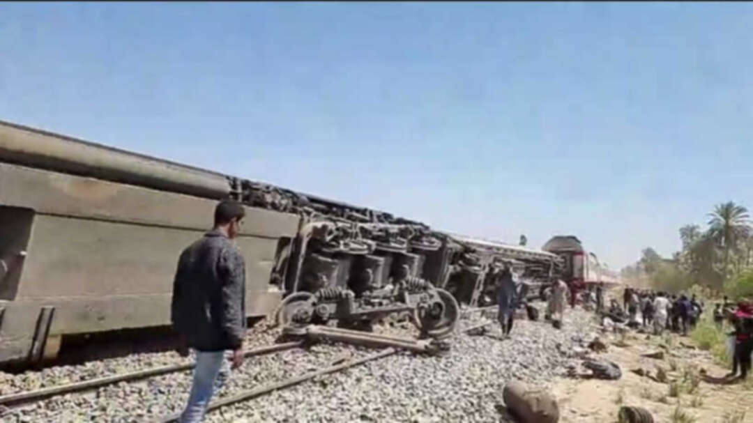 50 جريحاً في حصيلة أولية لحادث تصادم قطارين بصعيد مصر