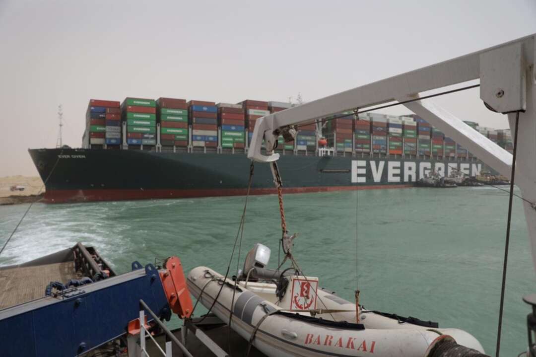 البحرية الأمريكية تعرض المساعدة لحل مشكلة السفينة في قناة السويس