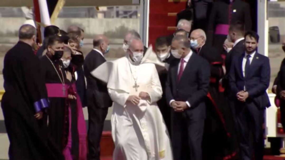 البابا فرنسيس يصل العراق.. والفاتيكان يعلن برنامج الزيارة التاريخية