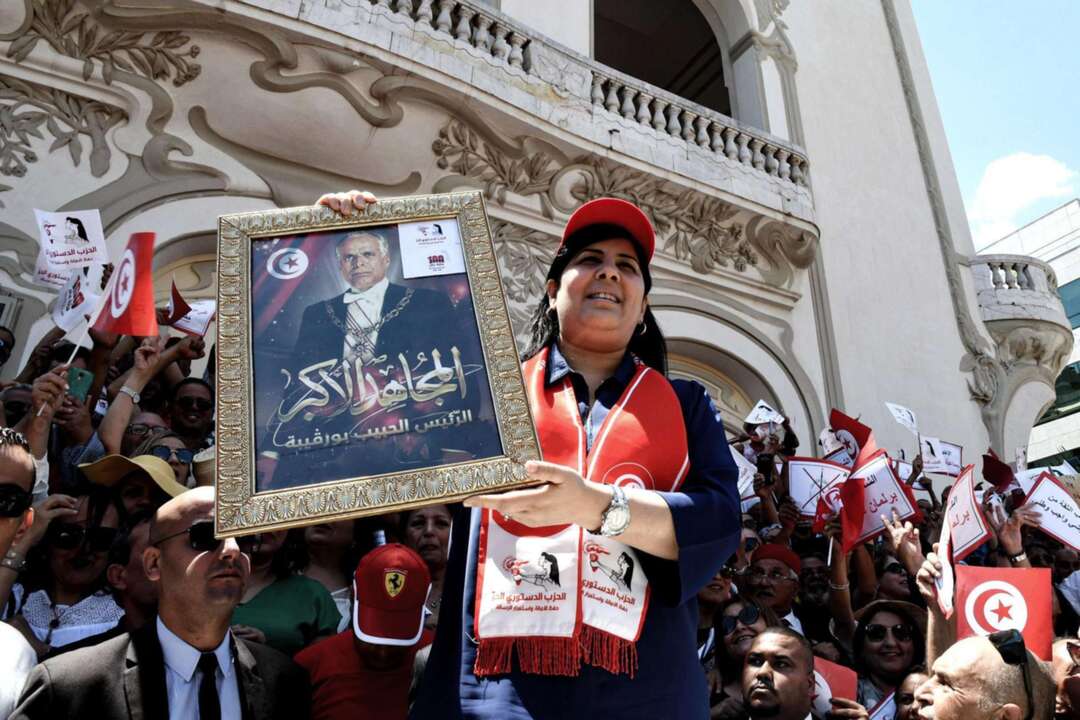 الأمن التونسي يعتقل المعارضة عبير موسي من أمام القصر الرئاسي