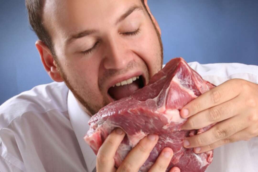 هل فكرت يوماً أن تناول اللحوم النيئة يمكن أن يفقدك البصر؟