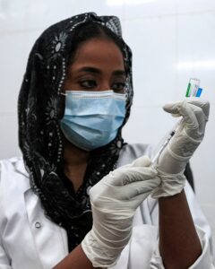 A medical worker prepares a dose of the Oxford-AstraZeneca COVID-19 coronavirus vaccine at the Jabra Hospital for Emergency and Injuries in Sudan's capital Khartoum on March 9, 2021. (File photo: AFP)