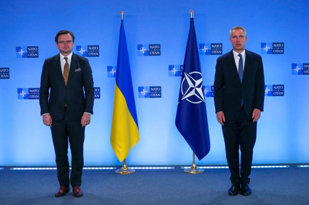الناتو واوكرانيا