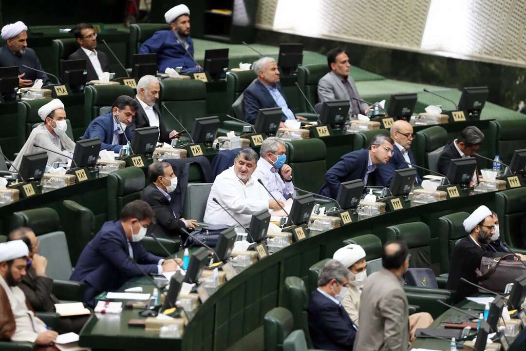 لجنة الأمن القومي في البرلمان الإيراني تستجوب ظريف وتدين تصريحاته