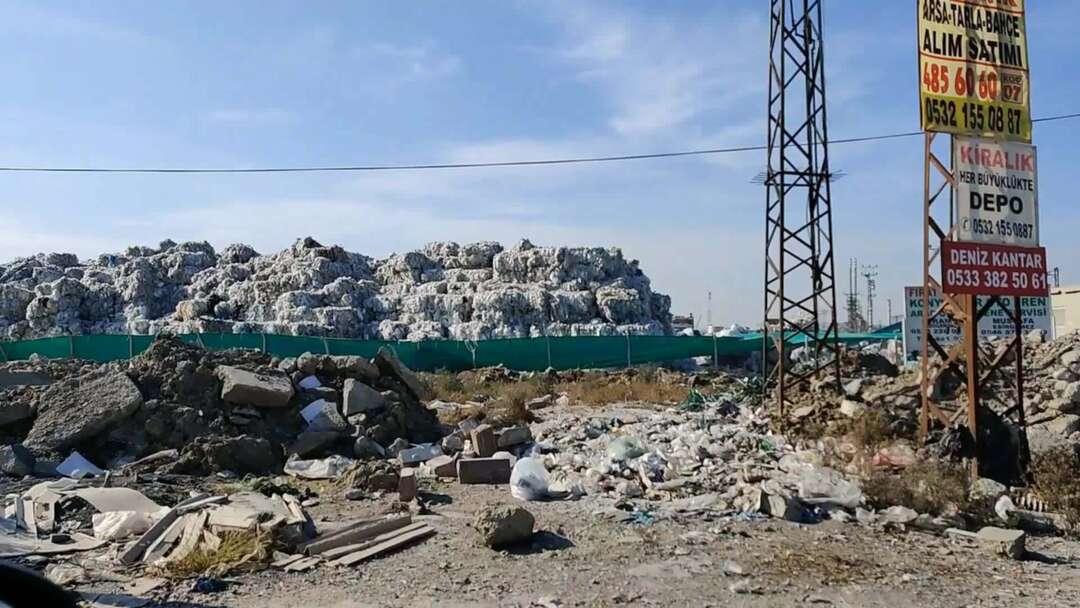 الغارديان: تركيا تدرس حظر استيراد النفايات البلاستيكية من بريطانيا