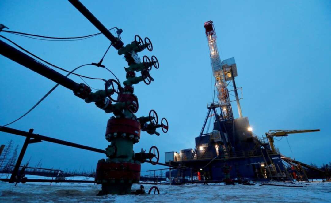 النفط يتراجع وسط مخاوف بشأن عمليات الإغلاق في الصين وتحرير الاحتياطيات