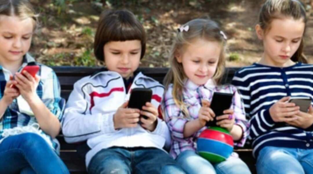 نصائح لحماية الأطفال من مخاطر الاستخدام المفرط للهاتف