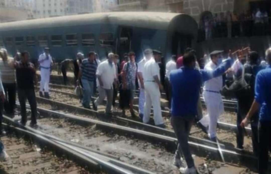 مصر.. حادث تصادم بين جرار قطار بالعربة الخلفية لأحد القطارات