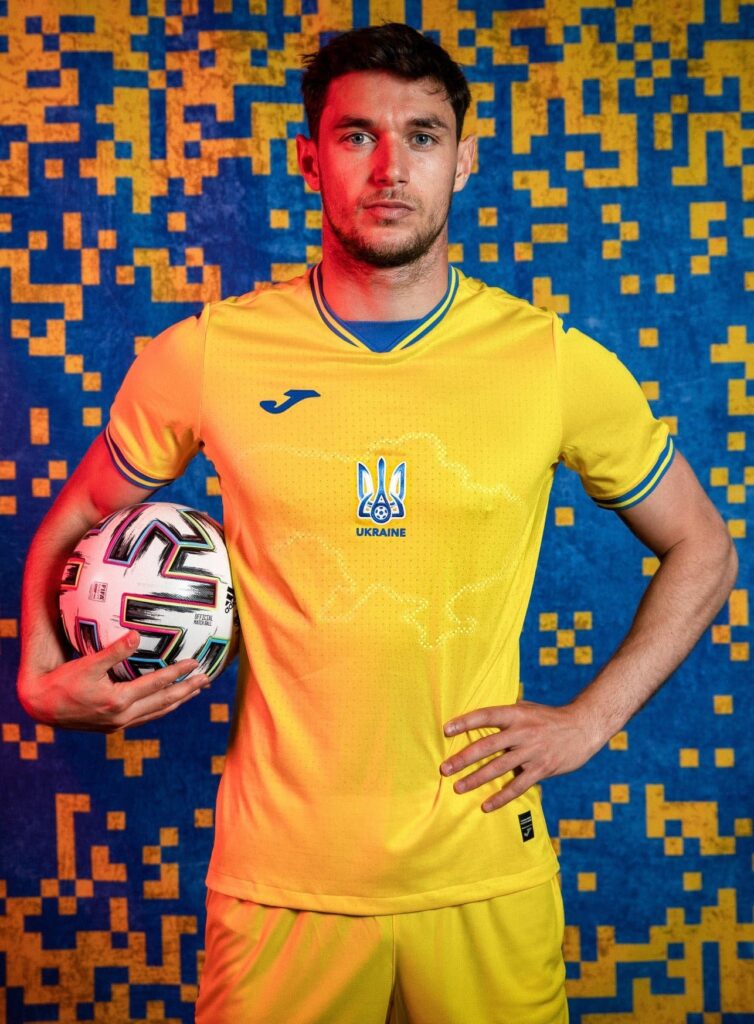 قميص المنتخب الاوكراني