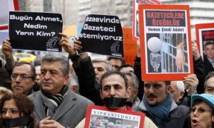 تظاهرات أتراك من أجل حرية الصحافة واطلاق سراح معتقلين