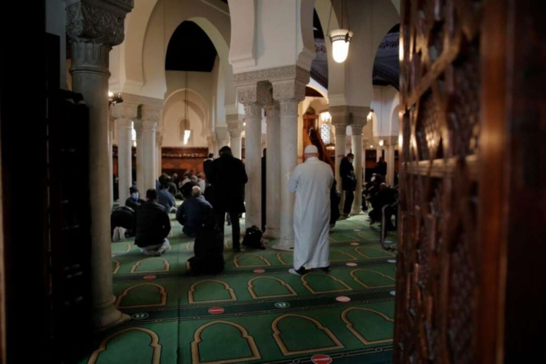 قانون فرنسي يشدد الرقابة على المساجد