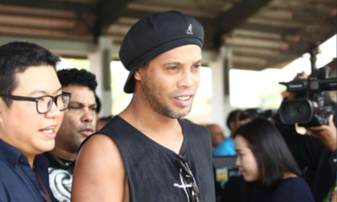 Former football star Ronaldinho visits Lebanon to show solidarity with victims of port blast
