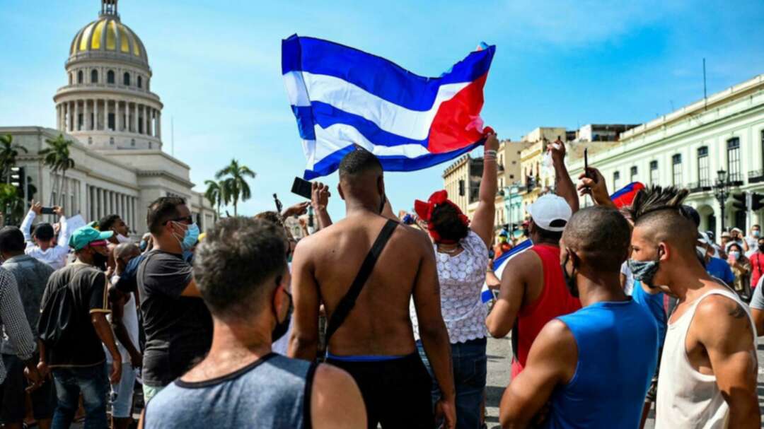 النظام الكوبي إلى خطوة أولى لتهدئة الاحتجاجات