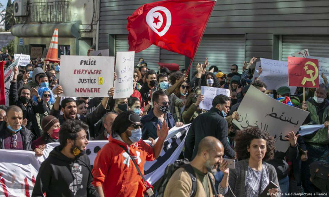 لشبهات فساد.. القضاء التونسي يمنع 12 مسؤولاً من السفر