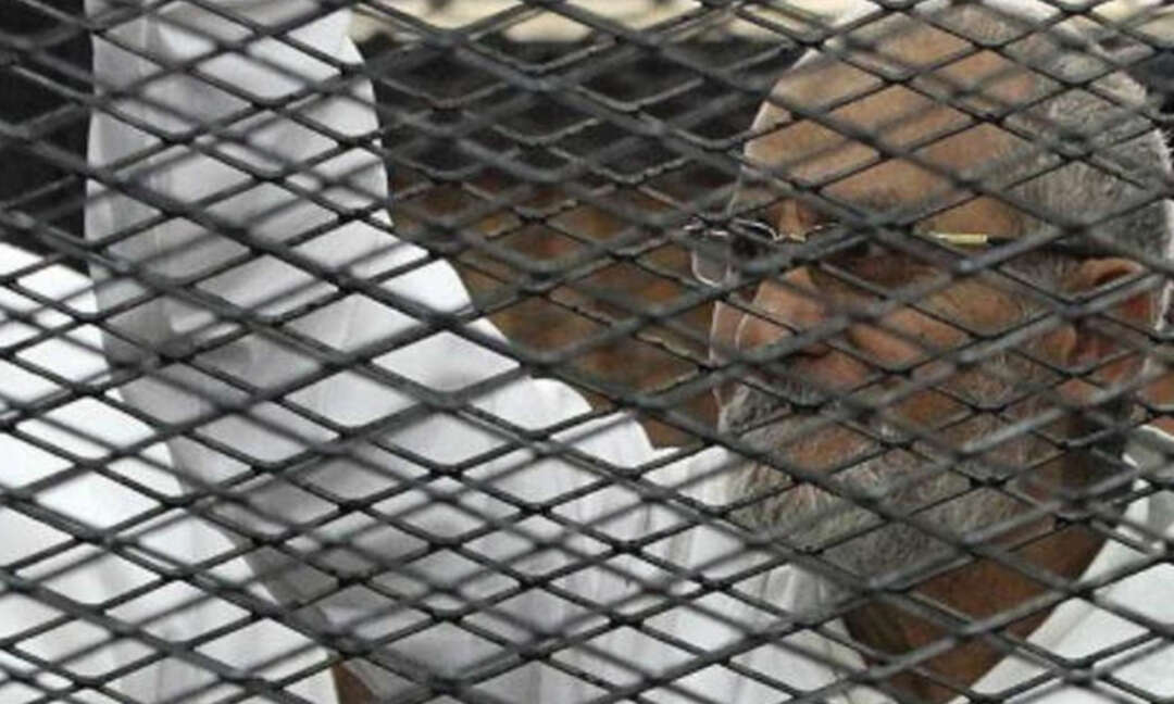 محكمة مصرية تصدر حكماً بالسجن المؤبد لمرشد الإخوان و10 آخرين
