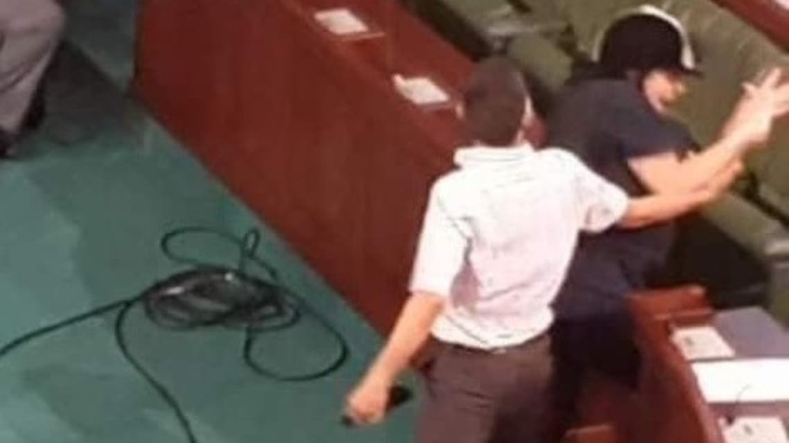 عبير موسي تتعرض للضرب في البرلمان