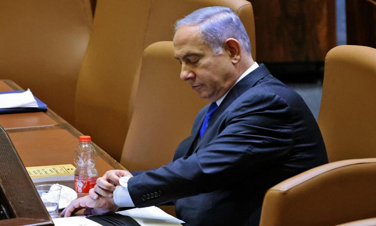 Netanyahu's Coalition Faces Collapse Threats Over Ceasefire Agreement