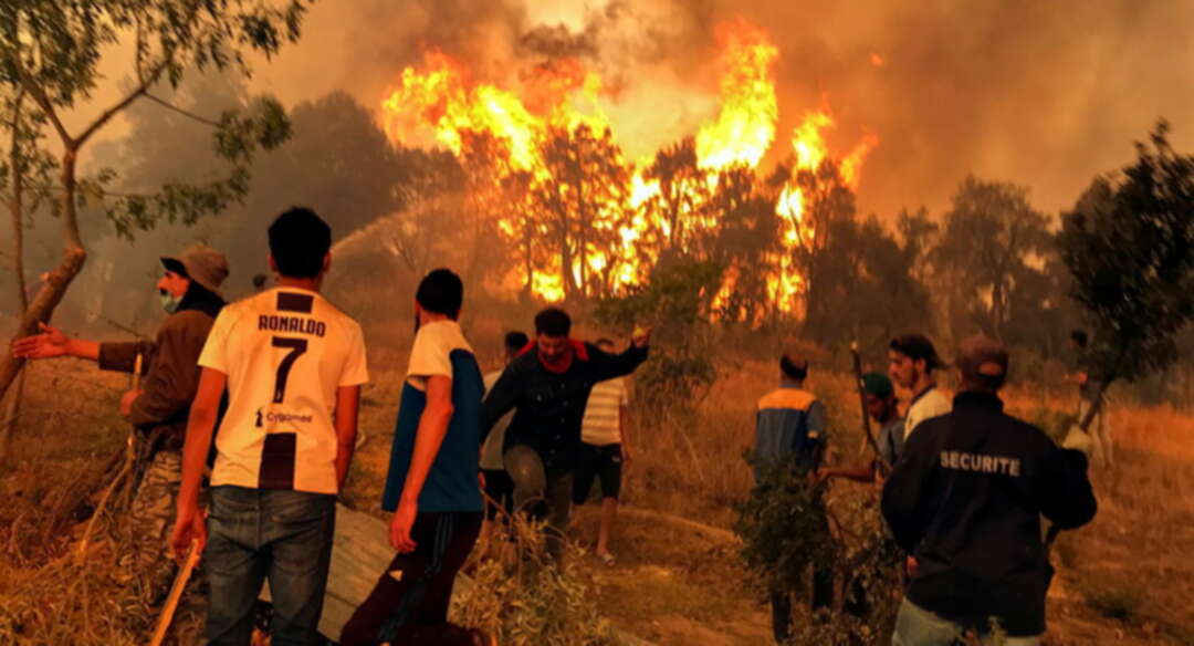ارتفاع حصيلة ضحايا الحرائق في الجزائر إلى 43 قتيلاً