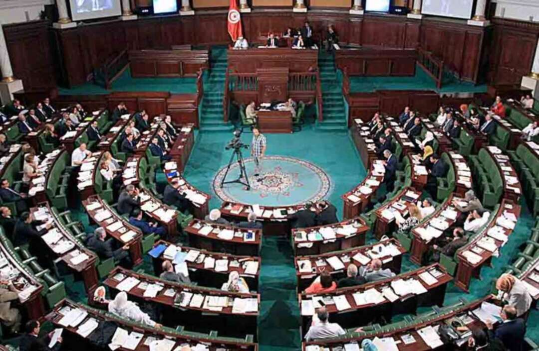عقب اجتماعهم افتراضياً.. الرئيس التونسي يحل البرلمان