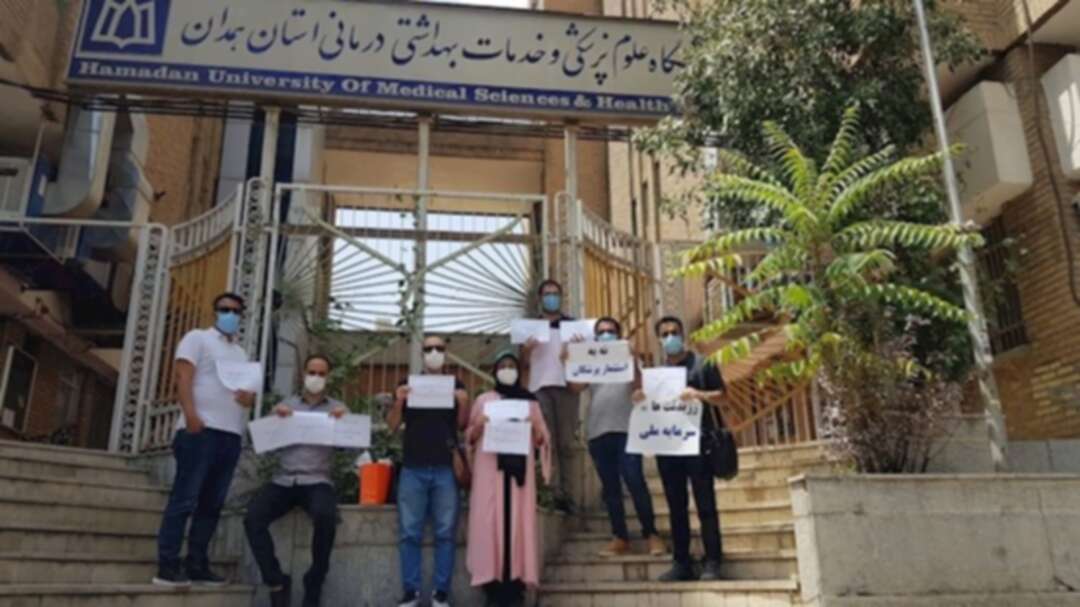محامون إيرانيون يتقدّمون بعريضة ضد تقييد الإنترنت.. والأطباء ينفّذون احتجاجات مطلبية