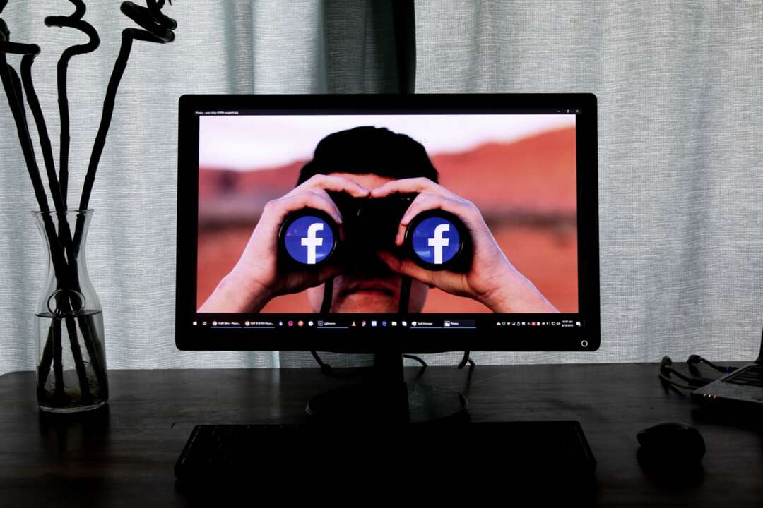فيسبوك يغلق مئات الحسابات المرتبطة بحملة تشويه لقاحات كورونا الغربية