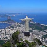 البرازيل تحتجز مسافرين فرنسيين لوقوفهما فوق تمثال أيقوني