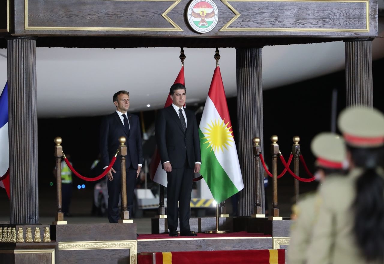 رئيس إقليم كوردستان نيجيرفان بارزاني يستقبل الرئيس الفرنسي إيمانويل ماكرون