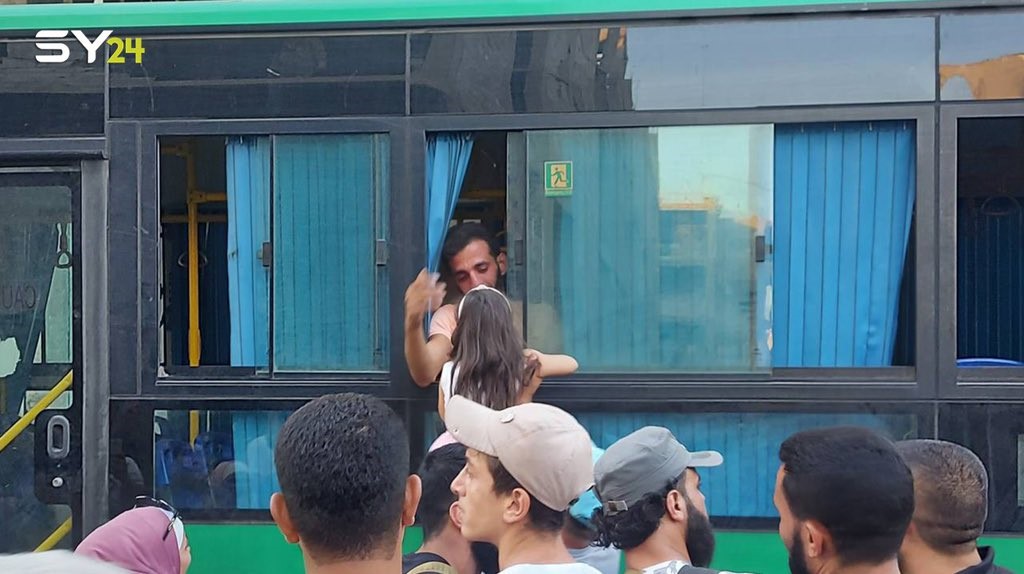 حافلة من مدينة درعا تقل 8 أشخاص نحو الشمال السوري/ تويتر