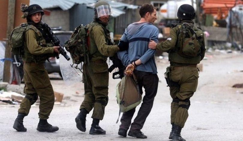القوات الإسرائيلية تعتقل فلسطينيين