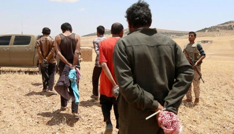 قسد تعتقل 7 أشخاص في دير الزور بينهم عناصر من داعش 