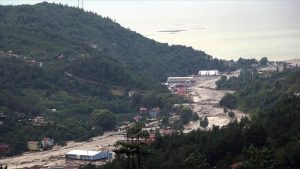 ضحايا الفيضانات في تركيا بصل إلى 57 وعشرات المفقودين