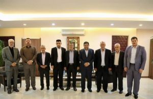 محمد مخبر في لقاء مع قادة من الحشد الشعبي العراقي أثناء زيارتهم إلى طهران 2019