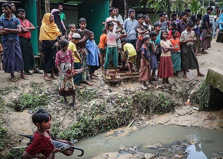 صورة تظهر مجموعة من مهجري أقلية الروهينغا المسلمة خارج ميانمار. ويكيبيديا