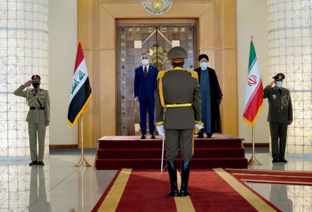 الكاظمي يصل طهران ورئيسي في استقباله