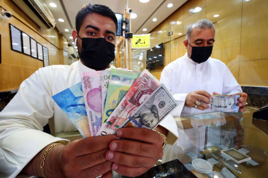 الكويت تعتزم تخفيض رواتب عاملين بعض الأجهزة الحكومية