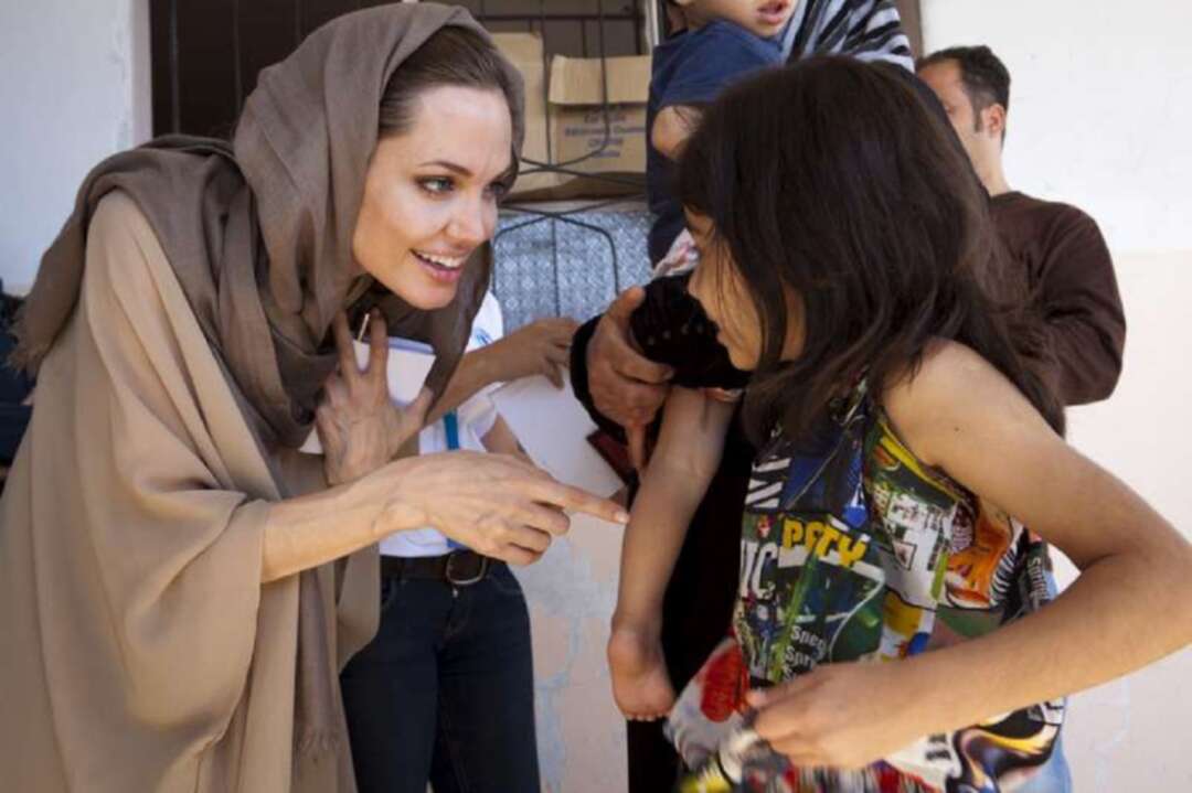 أنجلينا جولي تتذكر الشباب السوري ومعركة حضانة أطفالها وتعنيف براد بيت (الغارديان)