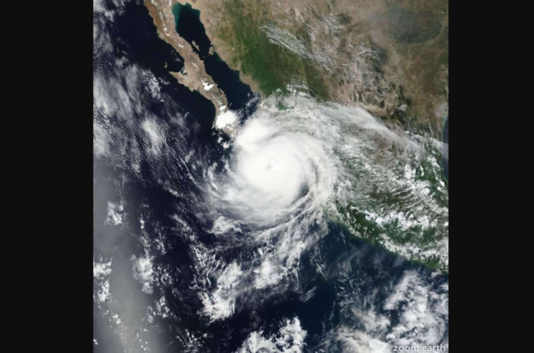 الإعصار أولاف يضرب المكسيك ويغلق مطارات وموانئ