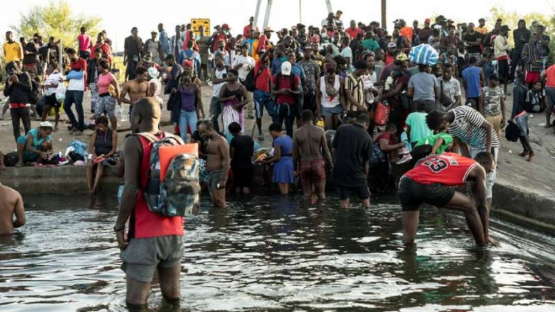إدارة بايدن تعيد المهاجرين إلى هايتي