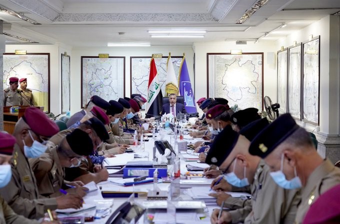 رئيس الوزراء العراقي مصطفي الكاظمي في اجتماع مع القيادات للقوات المسلحة العراقية/ تويتر