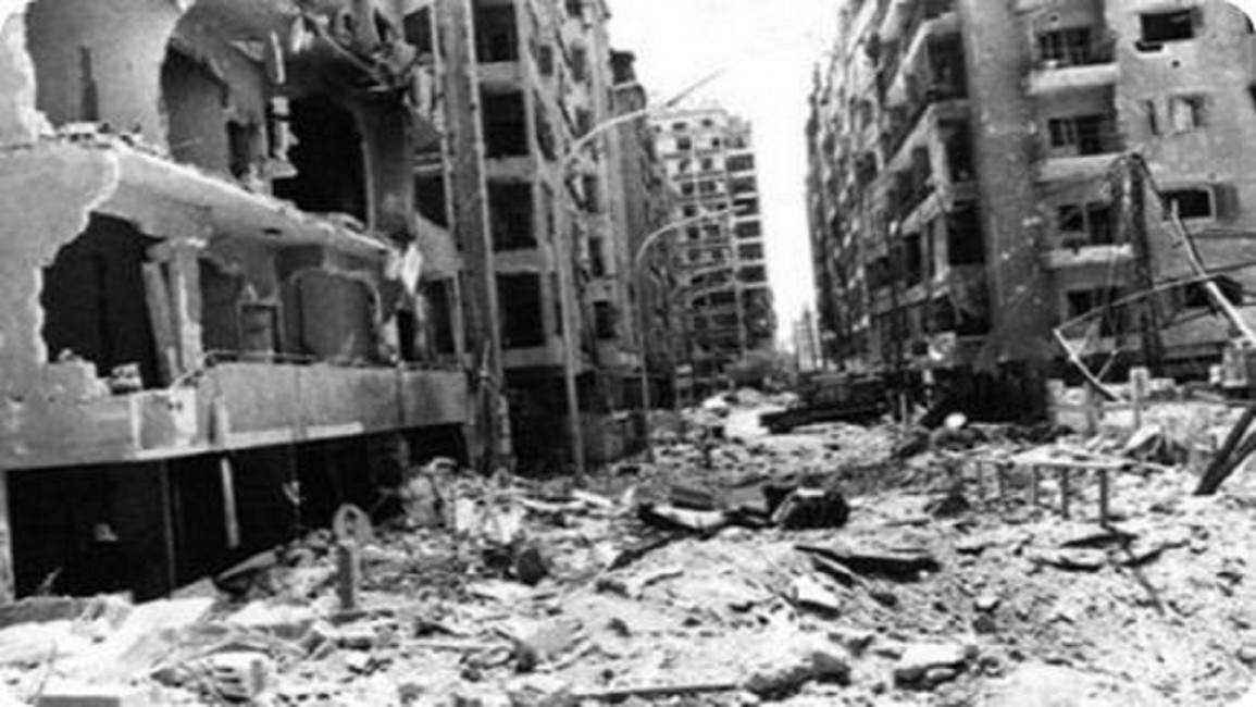 صورة لأحد أحياء حماة بعد ضربها من قبل سرايا الدفاع. 1982.