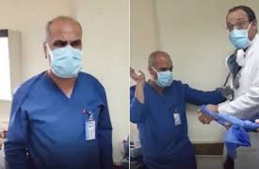 الحبس لعامين وغرامة مالية لطبيب مصري أجبر ممرضاً على السجود لكلبه