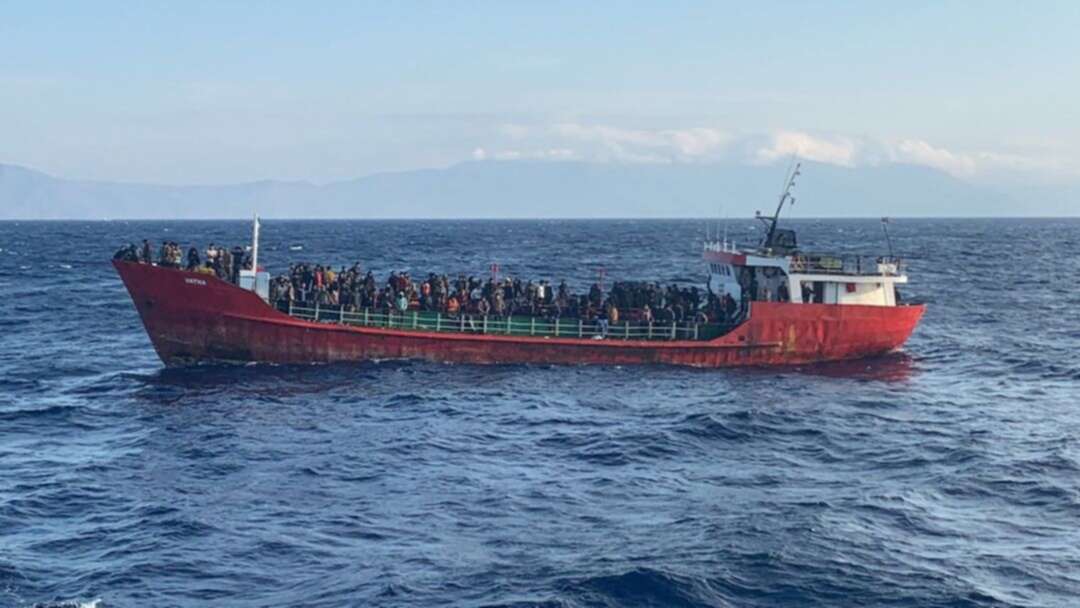 سفينة تحمل مئات المهاجرين الأفغان تصل اليونان