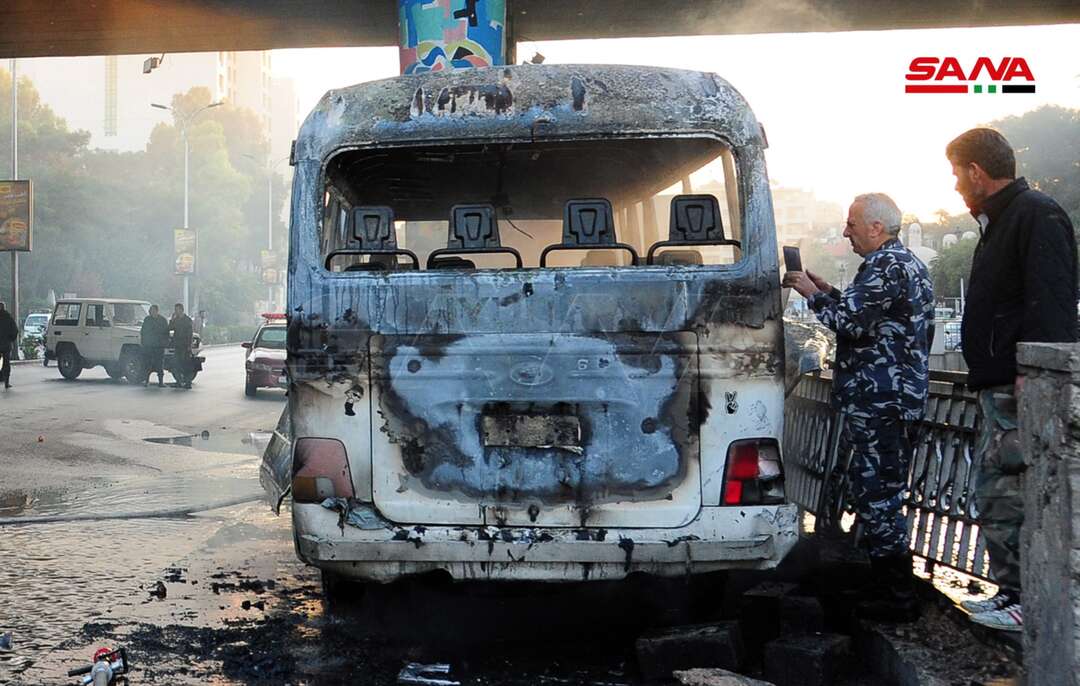 13 قتيلاً وجرحى بتفجير حافلة مبيت عسكرية عند جسر الرئيس بدمشق