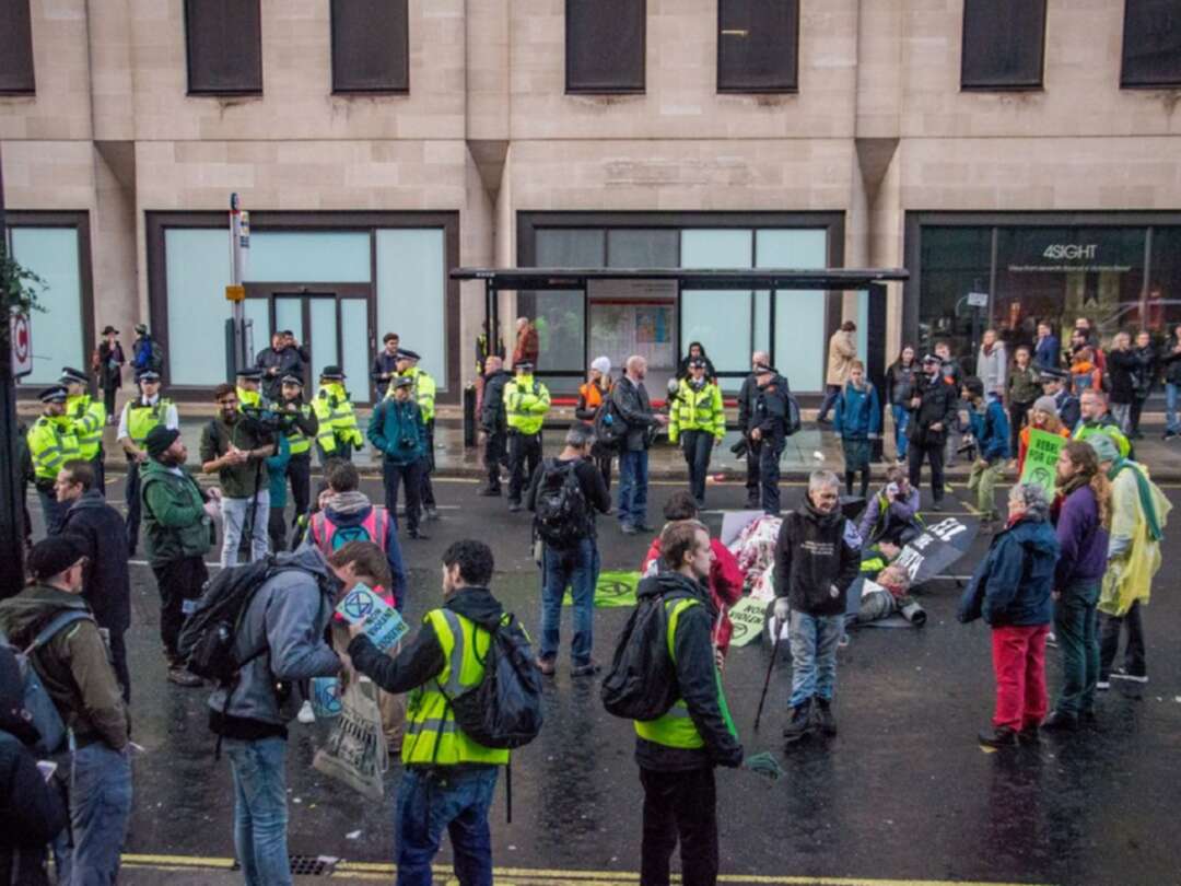 المتظاهرون بشأن تغير المناخ يستأنفون حملتهم بحصار مدينة لندن