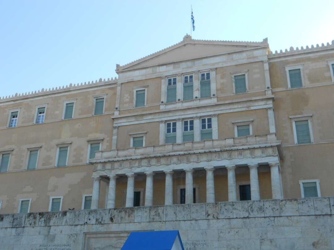 Greece Parliament approves establishment of strategic partnership with France