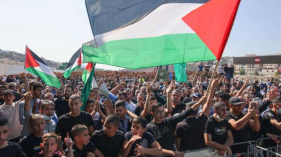 القوات الإسرائيلية تقتل فلسطينياً وتحتجز جثمانه في جنين