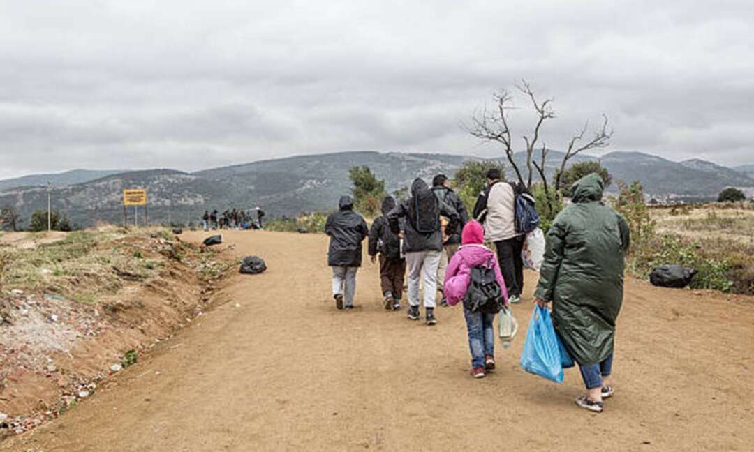 المقداد يُغري اللاجئين السوريين بالعودة إلى بلادهم