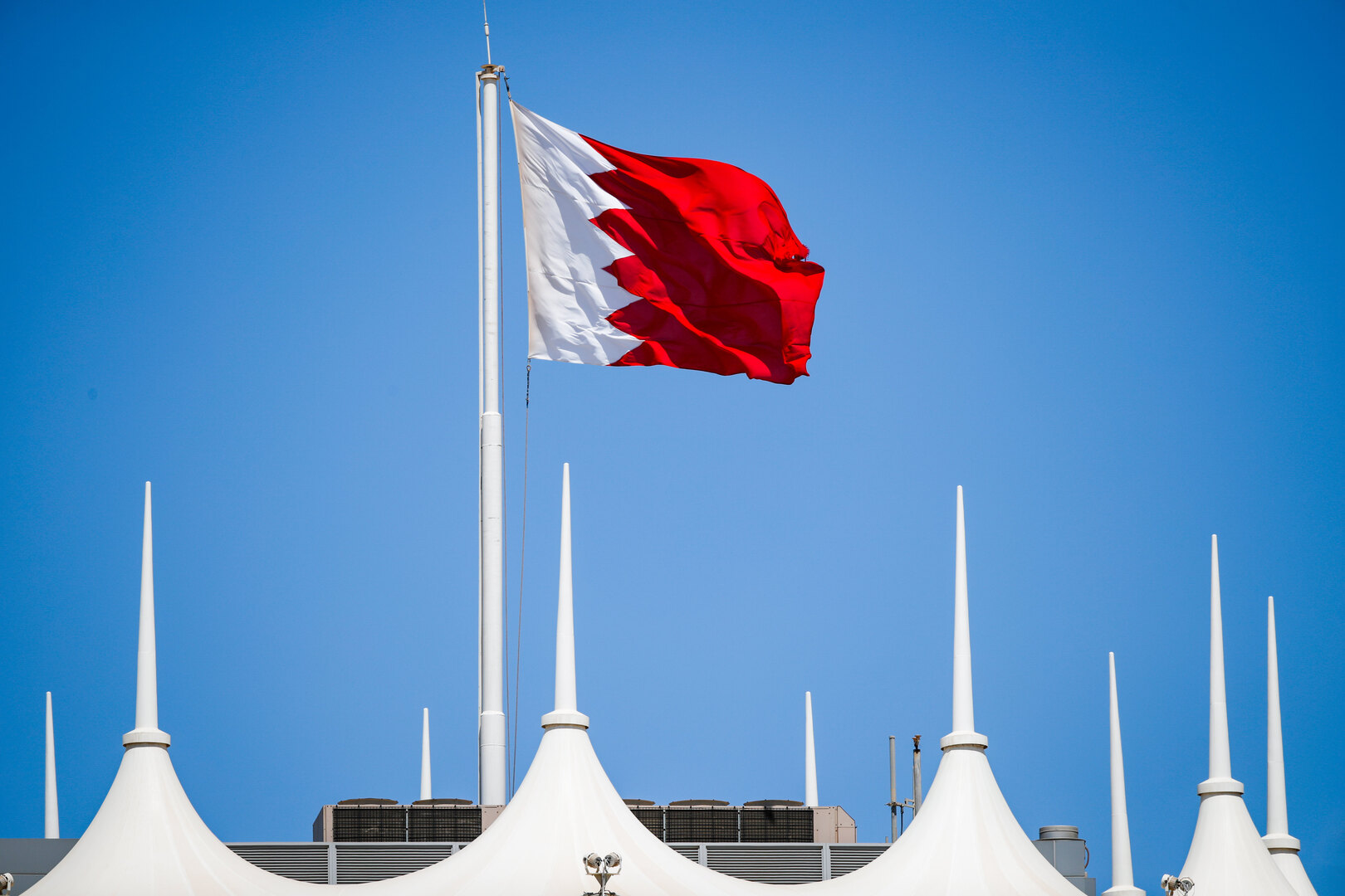 البحرين: خفض العجز الميزاني وزيادة الإيرادات على جدول الأعمال