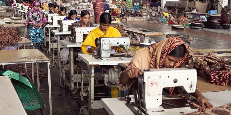 Bangladesh-Female workers-Sewing/Pixabay