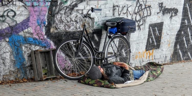 Homeless man/Pixabay